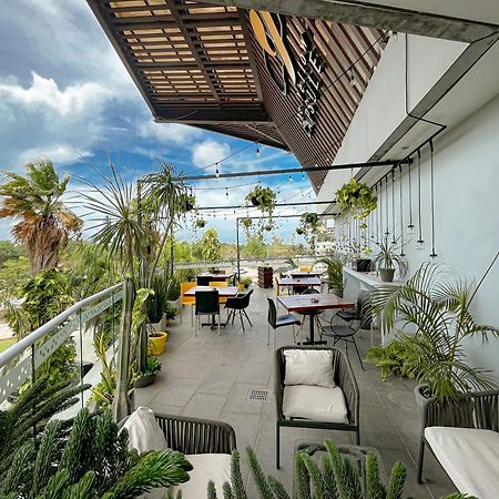 The Yellow Capsule Cancun Close To Airport المظهر الخارجي الصورة