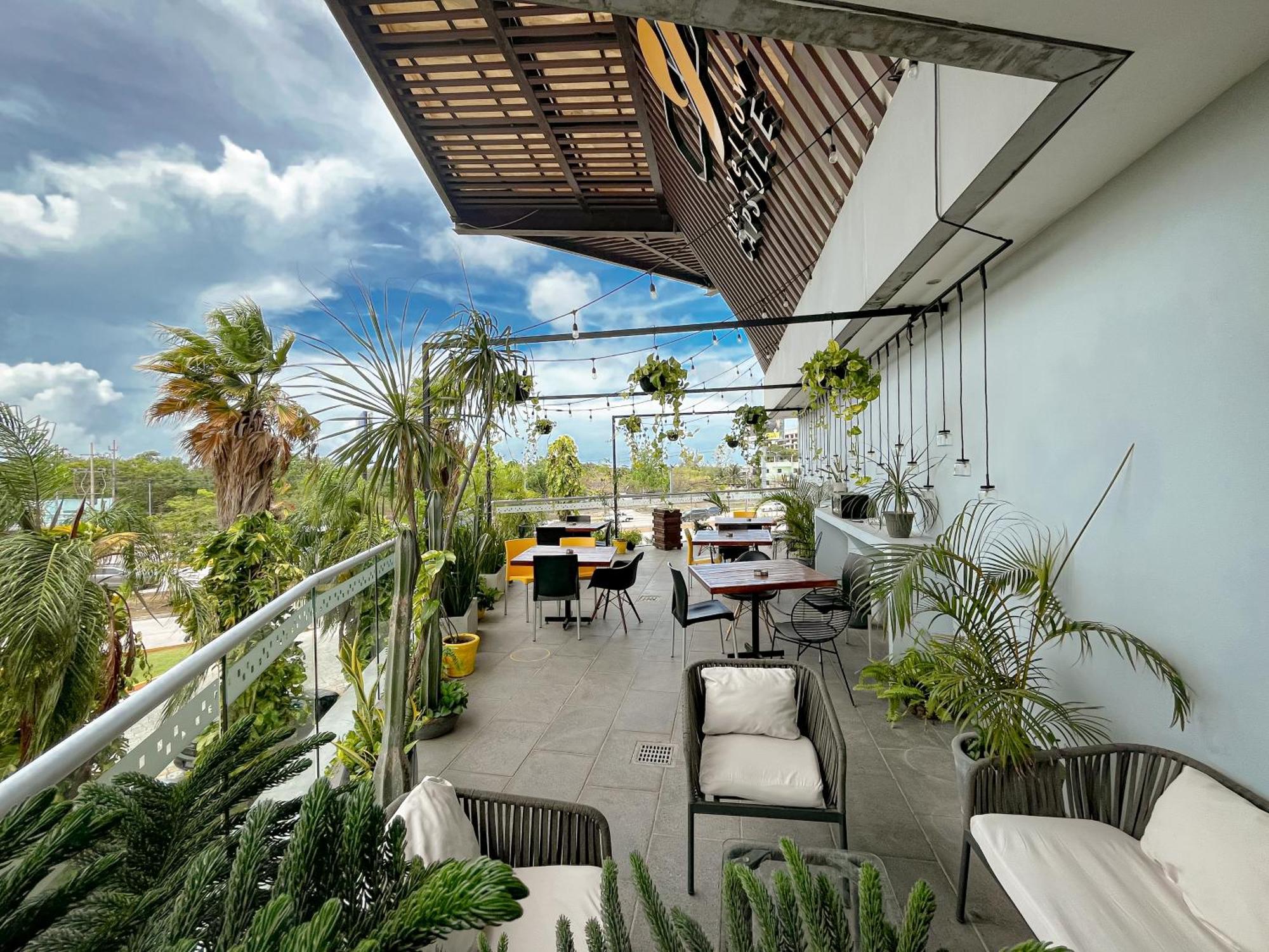 The Yellow Capsule Cancun Close To Airport المظهر الخارجي الصورة