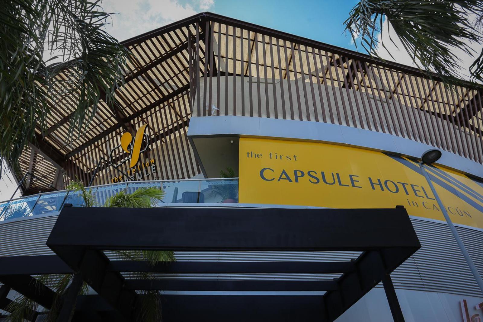 The Yellow Capsule Cancun Close To Airport المظهر الخارجي الصورة
