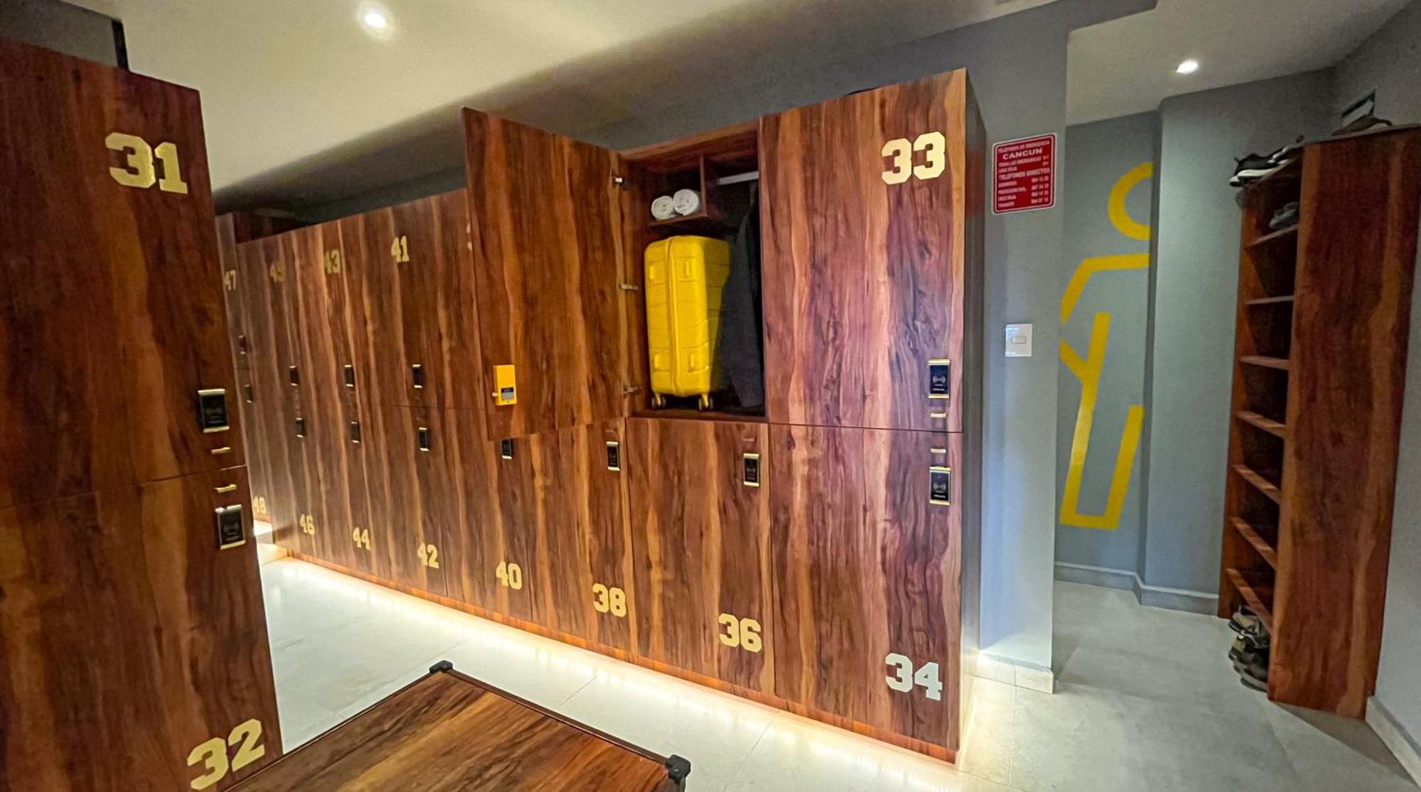The Yellow Capsule Cancun Close To Airport المظهر الخارجي الصورة