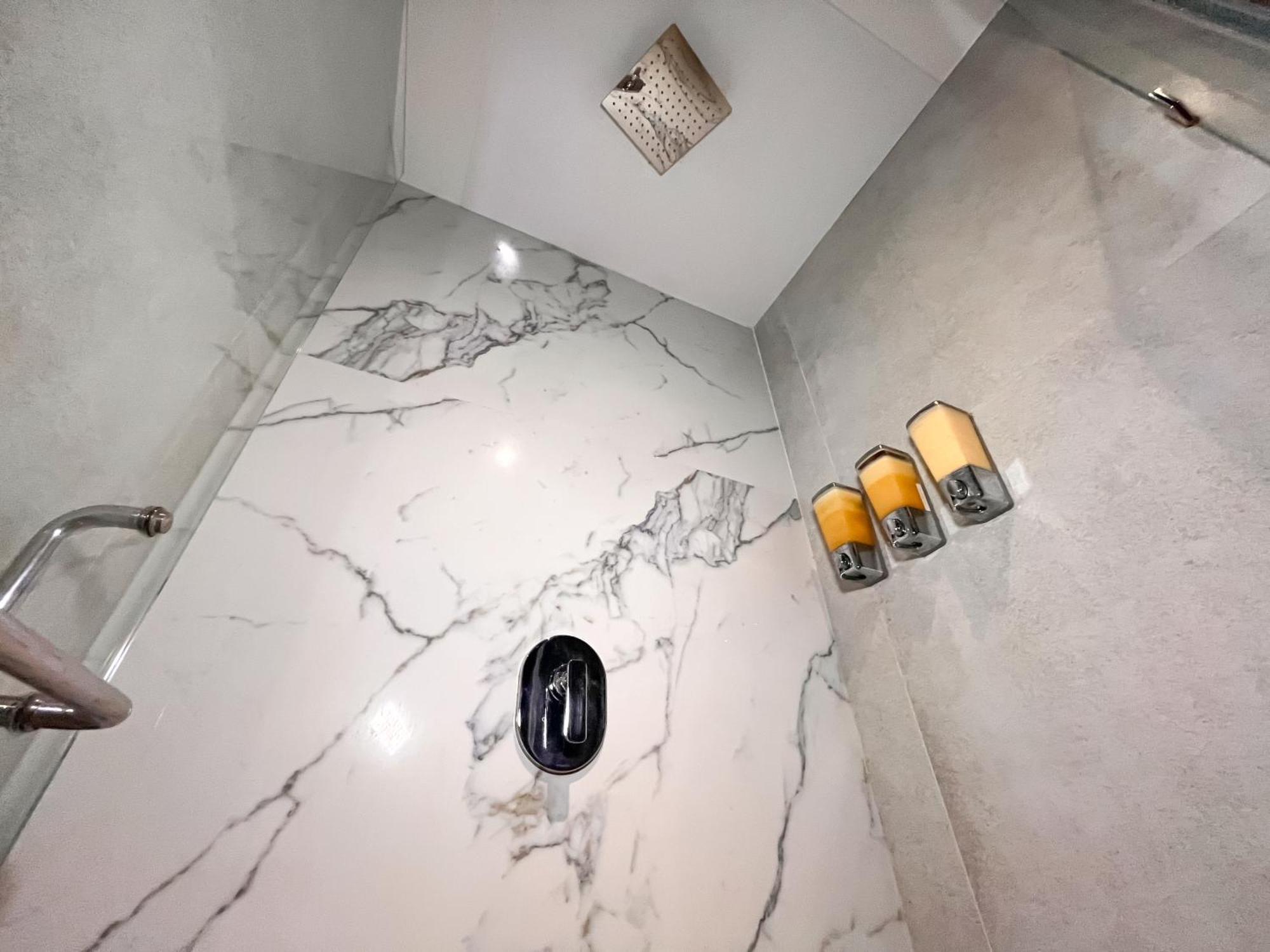 The Yellow Capsule Cancun Close To Airport المظهر الخارجي الصورة